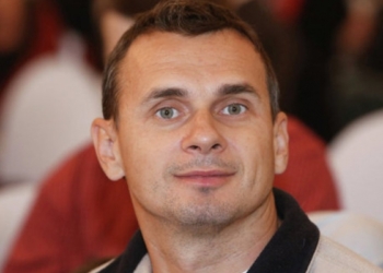 Пока судья зачитывал приговор, Сенцов и Кольченко пели гимн