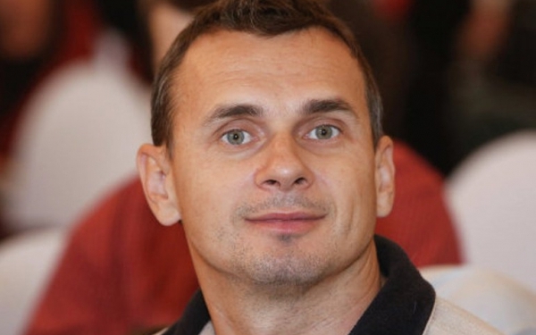 Пока судья зачитывал приговор, Сенцов и Кольченко пели гимн