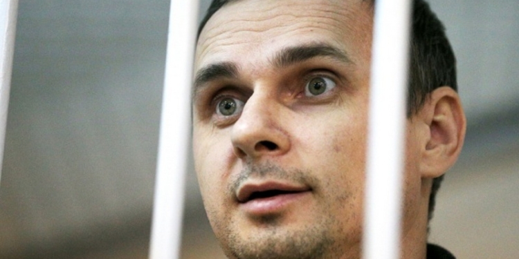 Российский суд приговорил крымского режиссера Сенцова к 20 годам лишения свободы