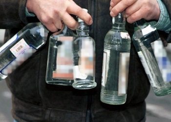 Во Врадиевском районе ограбили магазин: граждане 20-ти и 16-ти лет взяли только спиртное и закуску