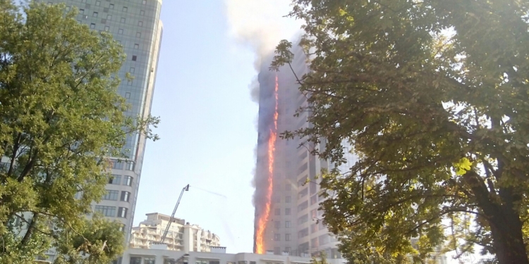 Масштабный пожар в Одессе – горит высотка в Аркадии