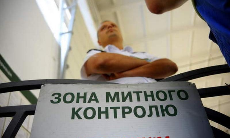 ДБР затримало начальника митного поста «Чорноморськ-порт» - вимагав хабарі за безперешкодний експорт зерна, - Арахамія 33