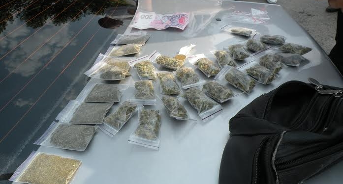 В Николаеве правоохранители задержали водителя, который перевозил 30 пакетов марихуаны