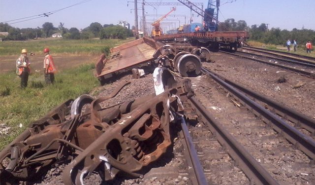 В Братском районе сошли с рельсов 4 платформы грузового поезда