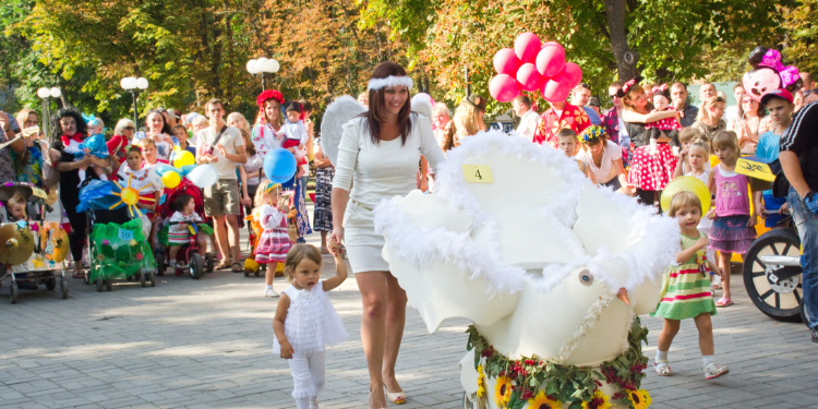 Мамы, папы, бабушки и дедушки! Готовьте своих карапузов к параду!