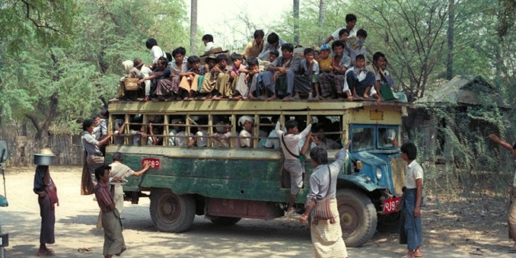 Тринадцать человек погибли в ДТП в Индии