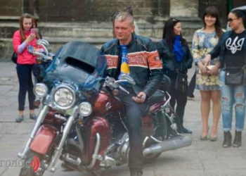 Новый век – новые нравы: вместо борзых щенков министру АПК Швайке подарили “Harley-Davidson”