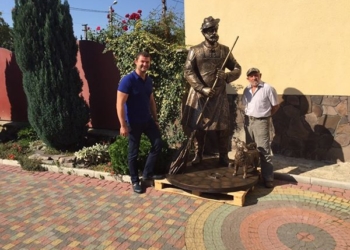 На Закарпатье скандал из-за памятника. Ромы выразили свое возмущение флешмобом