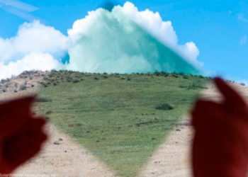 В США изобрели окна, генерирующие в 50 раз больше энергии, чем обычные солнечные батареи