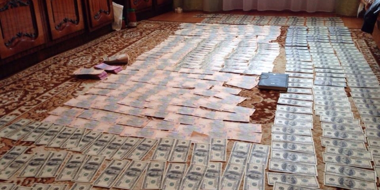 “Взяточный” лифт. Разоблачена коррупционная вертикаль в миграционной службе