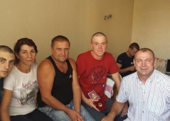 Троих раненых под Верховной Радой николаевских гвардейцев проведали нардепы