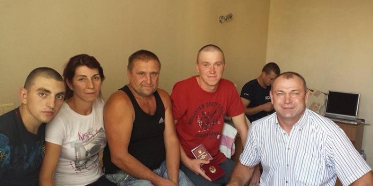 Троих раненых под Верховной Радой николаевских гвардейцев проведали нардепы