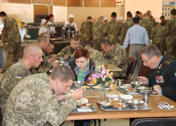 Нашу армию будут кормить теперь по-новому. Но пока только во Львове и Одессе