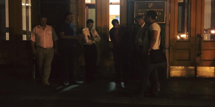 Депутат от БПП побил депутата-ляшковца. “Радикалы” пошли жаловаться Порошенко