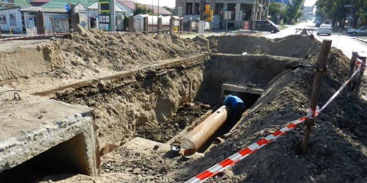 В Николаеве очередной дорожный скандал. Только что капитально отремонтированное Херсонское шоссе…разрыли – для ремонта теплосети