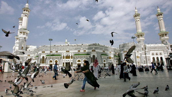 При падении крана на самую большую мечеть Мекки погибли 87 человек