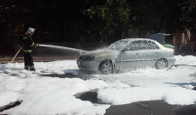 В Николаеве сгорели два авто