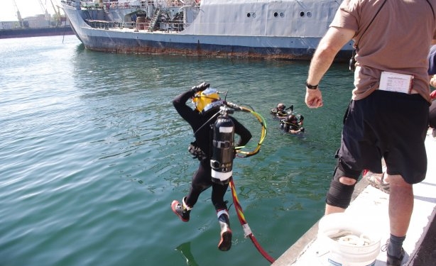 В рамках Sea Breeze 2015 возле Одесского порта тренировались украинские и американские водолазы