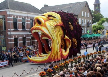 В Нидерландах прошел парад цветочных скульптур, посвященный Ван Гогу