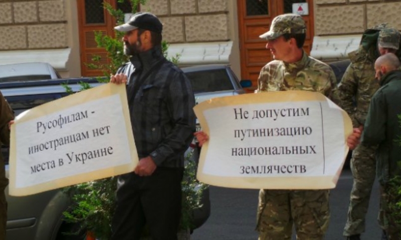 В Одессе местный "Правый сектор" заблокировал отель с иностранцами 3