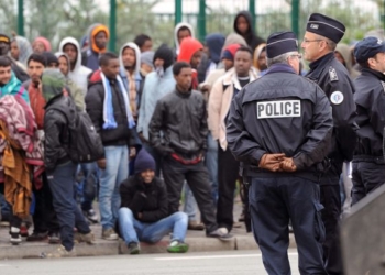 В Венгрии армии разрешили применять силу против мигрантов