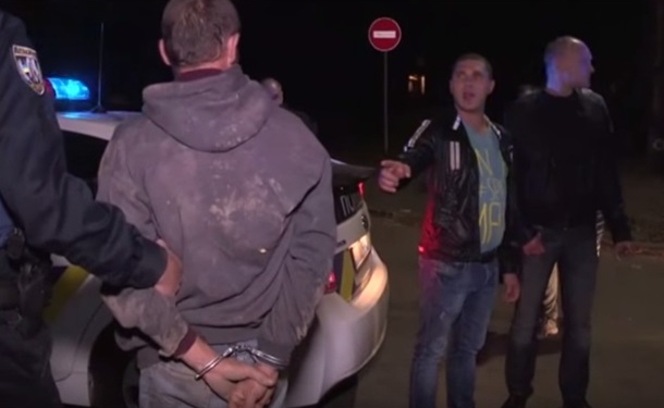 В Киеве полиция спасла насильника от самосуда
