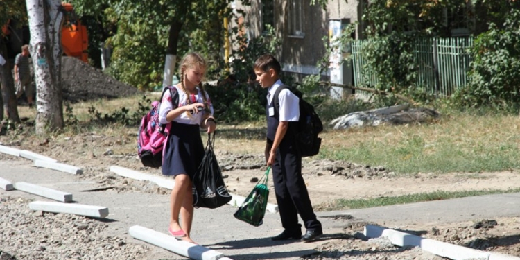 В мэрии обещают отремонтировать тротуары возле школы № 3 и Муниципального коллегиума ко Дню города Николаева