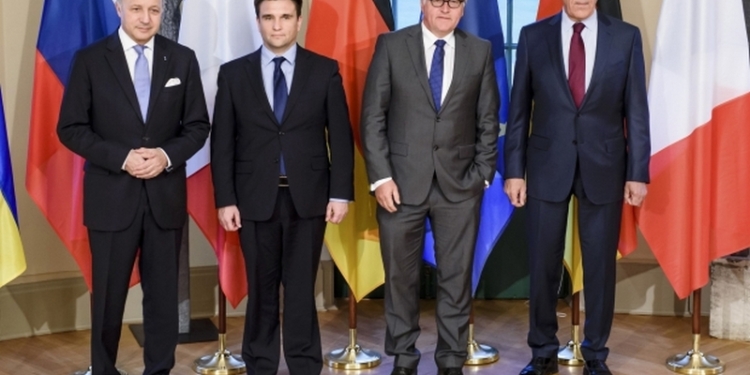 На встрече глав МИД «нормандской четверки» продолжается непростая дискуссия относительно отвода тяжелого оружия – посол