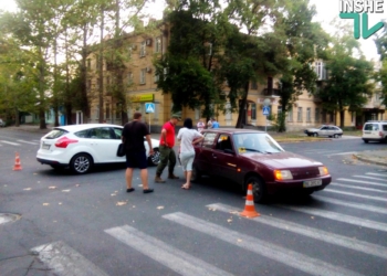 ДТП в центре Николаева: “Форд” “поцеловал” “Славуту”