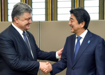 Спасибо, дайте еще. Порошенко встретился с премьер-министром Японии