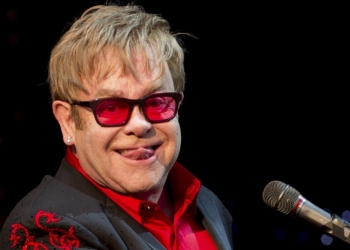 Телефонные хулиганы разыграли Элтона Джона – выдали себя за Путина. Певец поверил и был счастлив
