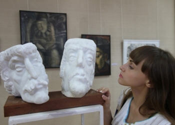 Мир Ивана Булавицкого: в Николаеве открылась выставка, посвященная 70-летию художника