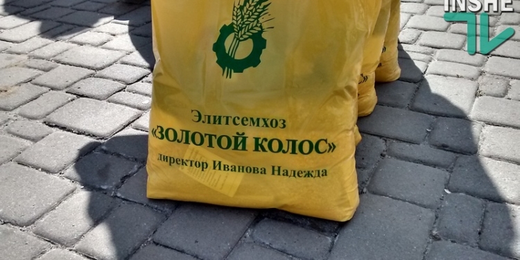 «С пути не свернем»? Будущий кандидат в Николаевский горсовет от «БПП-Солидарность» Надежда Иванова снова раздает продуктовые наборы