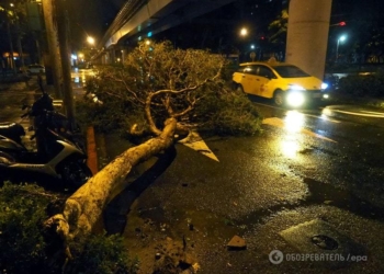Супертайфун обрушился на Тайвань, есть жертвы