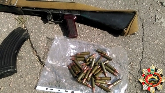 50-летний житель Николаевской области, разыскиваемый за пытки и киднеппинг, с арсеналом оружия задержан в Донецкой области