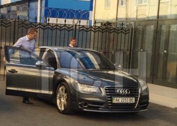 В семье склоки из-за наследства. Александр Янукович прилетел в Севастополь