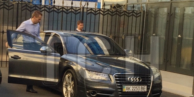 В семье склоки из-за наследства. Александр Янукович прилетел в Севастополь