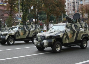 На улицы Киева выведут бронемашины