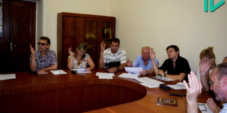 Николаевский горизбирком зарегистрировал первых кандидатов в депутаты и еще двух соискателей должности городского головы