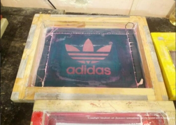 В подвале в самом центре Одессы 50 вьетнамцев шили одежду брендовых марок