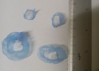 Одессит «случайно» гулял у Ольшанской колонии с маленьким пакетиком с непонятным содержимым, а при задержании активно сопротивлялся