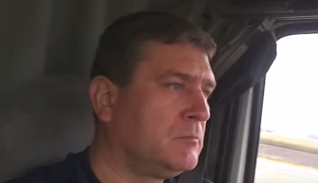 “Мы ласково кроликом Сеню назвали, враги называют орлом”. Американский дальнобойщик спел про “Яценюка-чеченца”