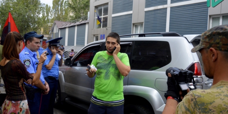 В Николаеве АТОшники задержали водителя джипа, который едва не въехал в толпу людей