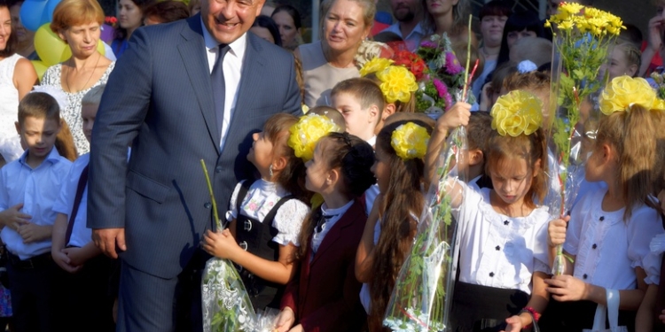 Мэр Николаева поздравил учеников школы №53 с Днем знаний