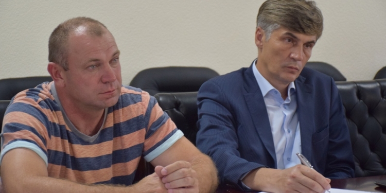 Что делать с “непроездными” дорогами области? Ответ искали нардепы и губернатор