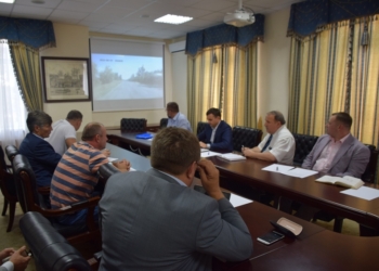 Что делать с “непроездными” дорогами области? Ответ искали нардепы и губернатор