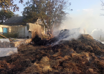 На Николаевщине спасатели ликвидировали пожар: сгорело 8,5 т сена и 660 тюков соломы