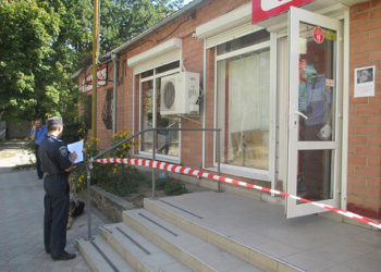 Совершено разбойное нападение на магазин в Ленинском районе