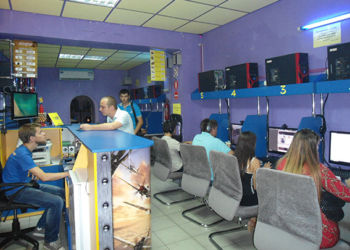 В Николаеве милиция провела ночной рейд – искали несовершеннолетних по интернет-клубам