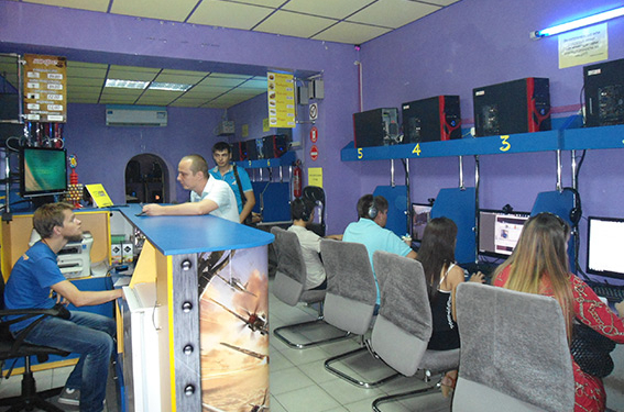 В Николаеве милиция провела ночной рейд – искали несовершеннолетних по интернет-клубам